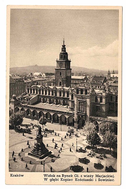 Kraków. Widok na Rynek Gł. z wieży Marjackiej. W głębi Kopiec Kościuszki i Sowiniec