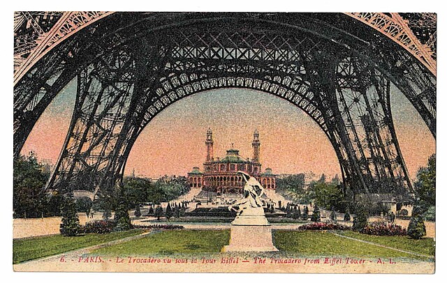 Paris - Le Trocadera vu sous la Tour Eiffel - The Trocadera from Eiffel Tour