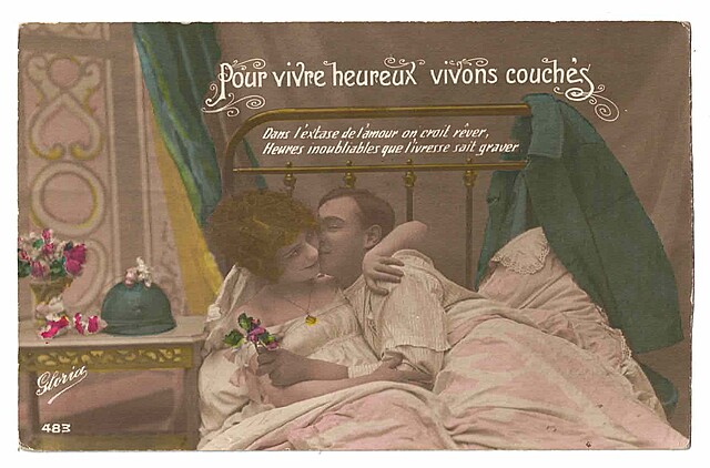 Pour vivre heureux vivons couches.
