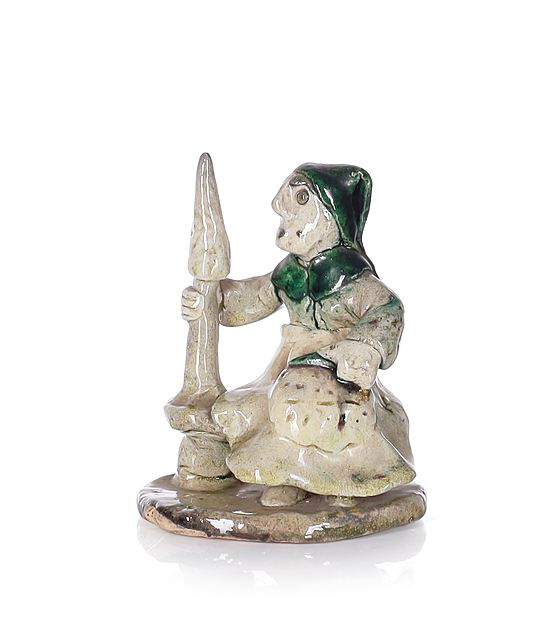 Figurka "Prządka"