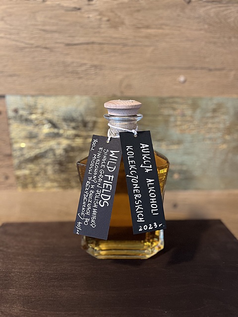 Krakow's Home of Craft Spirits Wild Fields Single Grain Polish Whisky Finiszowana w beczkach po Oryginalnej Leżakowanej Mioduli Prezydenckiej 0,7L 40%