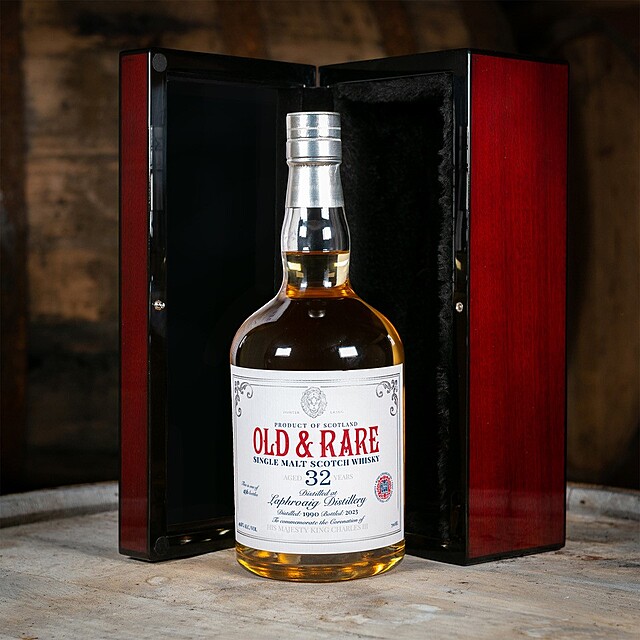 Hunter Laing Islay Single Malt Scotch Whisky 32 y.o. Old&Rare - Laphroaig 0,7L 49.8%, rocznik 1990 Edycja kolekcjonerska The Coronation of His Majesty King Charles III