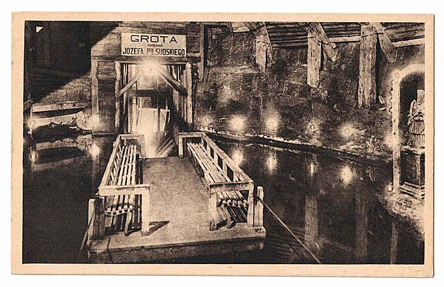 Wieliczka. Jezioro w grocie "Piłsudskiego".