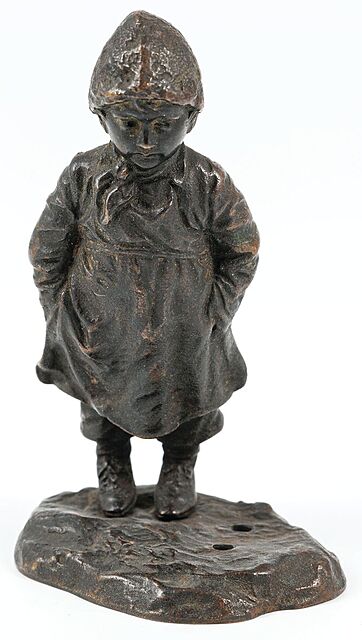 FIGURKA CHŁOPCA, ok. 1900