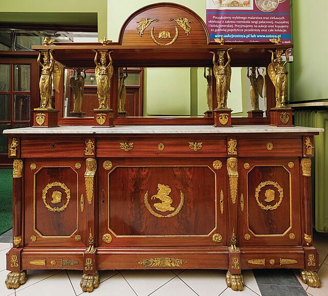 KOMPLET MEBLI W STYLU EMPIRE GLORYFIKUJĄCY NAPOLEONA, k. XIX w.