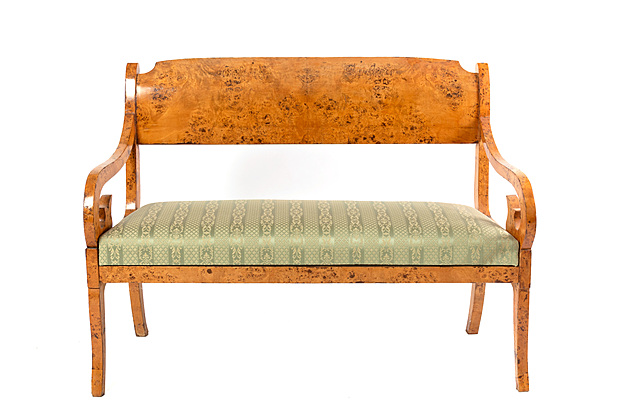 Kanapa w stylu biedermeier