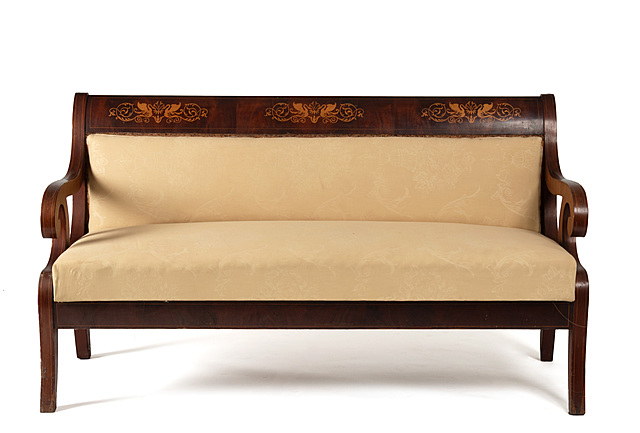 Sofa w stylu biedermeier