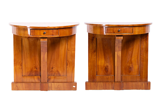 Para konsoli w typie biedermeier